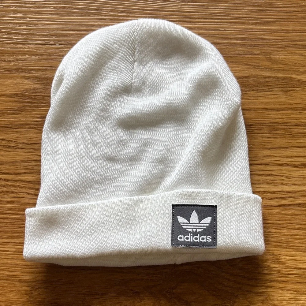 NWOT Adidas OS White Beanie Hat - Cozy Knit Winter Hat - Picture 1 of 1